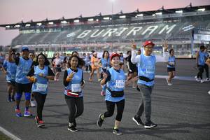 BIB: 51124
                            <button type="button" onclick="openModal(10463280)" class="btn btn-primary btn-sm float-right btn-popup" data-toggle="modal" data-target=".modal-high-quality">
                        <i class="fas fa-shopping-cart"></i> Add to Cart
                    </button>
                                            <button type="button" onclick="isThisMe(10463280, true)" class="btn btn-success btn-sm float-right btn-popup btn-isme hidden" data-toggle="tooltip" data-placement="bottom" title="นี่คือรูปของคุณใช่ไหม คลิกที่นี่เพื่อเอาเข้าอัลบั้ม">
                        <i class="fas fa-plus"></i> Add to album
                    </button>
                    <button type="button" onclick="isThisMe(10463280, false)" class="btn btn-warning btn-sm float-right btn-popup btn-isnotme hidden">
                        <i class="fas fa-ban"></i> Remove from album
                    </button>